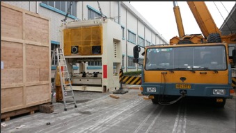 精密設(shè)備高效裝卸搬運(yùn)解決方案 集裝箱、木箱包裝與氣墊移技術(shù)應(yīng)用