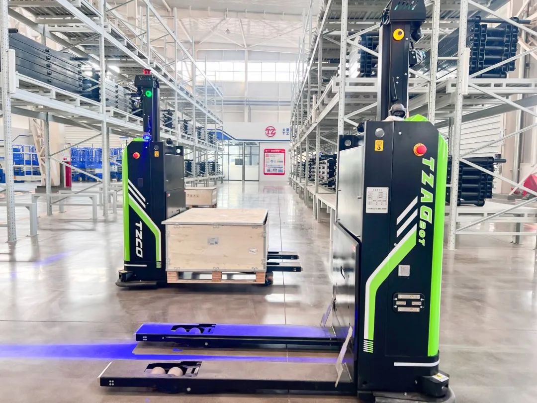 太重?zé)o人叉車(chē)煥新登場(chǎng)，引領(lǐng)裝卸搬運(yùn)智能化革新